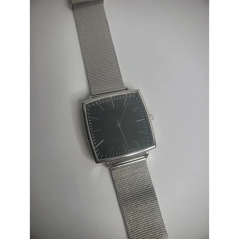 Vintage Silver Tone Wristwatch Womens Black Face Silver Tone Mesh Strap Jewelry